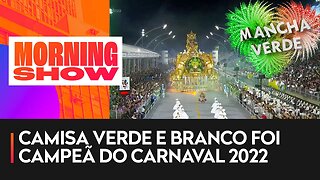 Felipeh Campos vai até o ensaio da escola de samba Mancha Verde