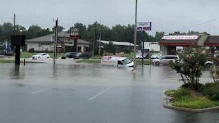 Inundações em Oklahoma impedem trafego após tempestade