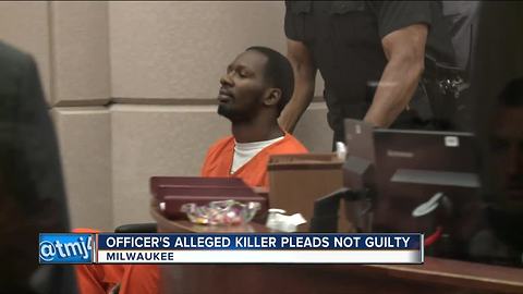 Milwaukee man accused of killing MPD officer enters 'not guilty' plea