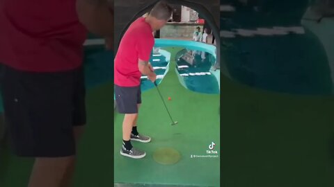 WAIT UNTIL THE LAST PLAYER! World’s Hardest Mini Golf Hole! #fyp #minigolf #games #golf #putting