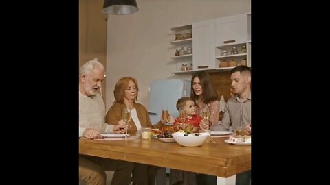 Thanksgiving 2022 | Family Praying #thanksgiving2022 #shorts #short #food #eating 30 Seconds #5