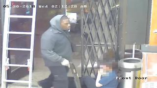 VIDEO: Men armed with shotgun rob Detroit store