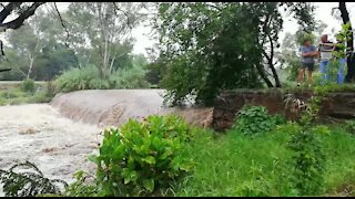 Rain causes flash flooding in Johannesburg (6dv)