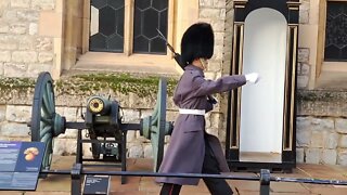 Guarding the Crown Jewls #toweroflondon