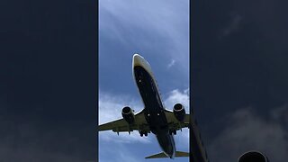 Plane Landing Birmingham Airport #shorts #planespotting #planelanding