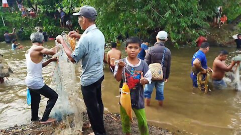 Amazing.. Fishing net in river,, Traditional net Fishing..