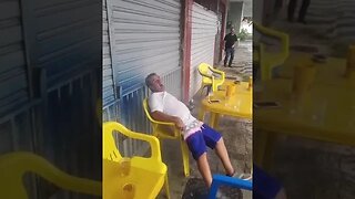 SEMPRE TEM UM SACANA NO BOTECO QUERENDO APRONTAR #susto #memes #viral #tiktok #amigos #fyp #shorts