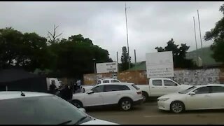 Crowds gather at crime scene of Eastern Cape police station attack (DZH)