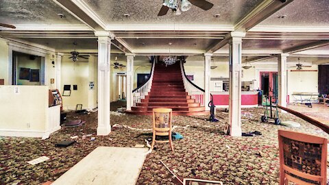 Beautiful Abandoned Hotel With A Basement In Florida