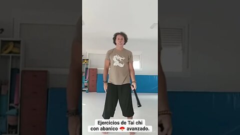 Ejercicio avanzado de Tai chi con abanico 2