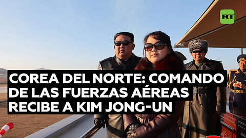 Kim Jong-un visita una base aérea norcoreana con su hija