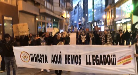 El pueblo protesta en La Coruña contra la dictadura de Alberto Núñez Feijóo en Galicia