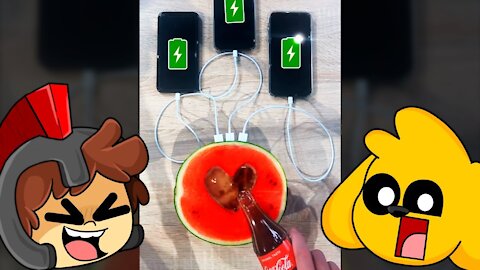 LIFE HACK de la SANDÍA CARGADOR 😱🍉🔌 ¿LO SABÍAS ⚡ PROBANDO HACKS