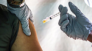 More Than 1-in-4 Say They Know Someone Who Died From Covid-19 Vaccines