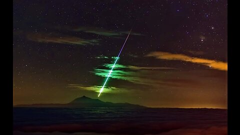 METEOR IMPACT? SONIC BOOM? SPACESHIP CRASH? WEAPON? GREAT ROAR STARTLES RESIDENTS IN CANARY ISLANDS*