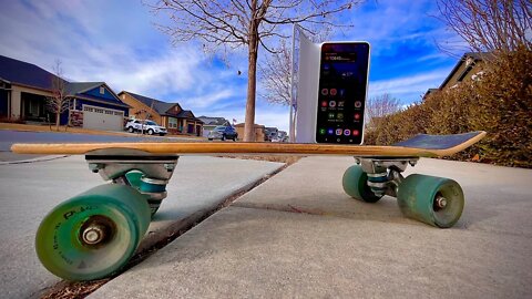 Galaxy S21 skateboard-stability test...