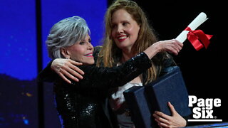 Jane Fonda throws award at director Justine Triet at 2023 Cannes Film Festival