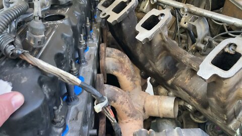 Fix my XJ Wagoneer Part 6: Putting things back together, Cylinder head installed.