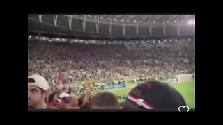 Torcida do Vasco calando a do Flamengo mesmo perdendo por 1x0