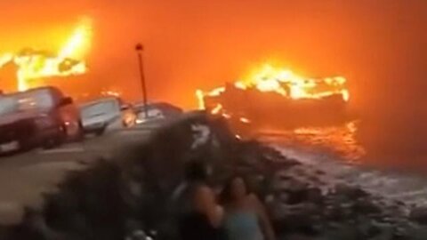 NEW FILM FOOTAGE OF MAUI DISASTER BEFORE THE DEWS FRIED ALL THE VEHICLES ON FRONT STREET (NO AUDIO)