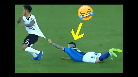 FUNNY MOMENTS AND FAILS IN FOOTBALL