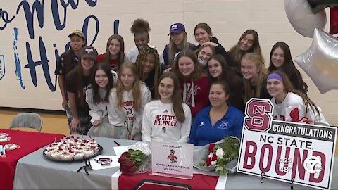 Marian volleyball celebrates national signing day