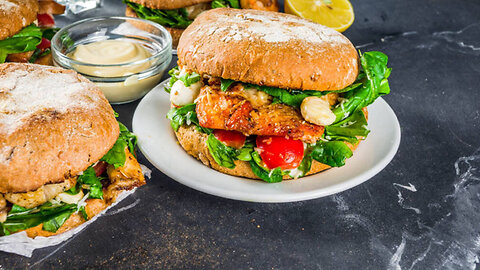 Ditch the Beef, Embrace the Sea: Salmon Burgers with Lemon Dill Aioli!