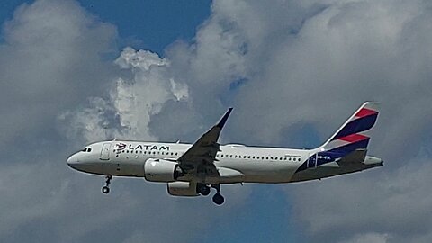 Airbus A320NEO PR-XBI vindo de Brasília para Manaus