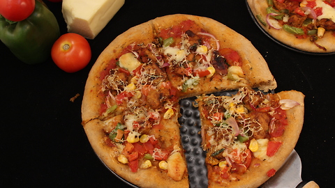 Healthy chicken pizza with whole wheat crust