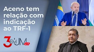 Presidente da República se aproxima do ministro Nunes Marques, do STF