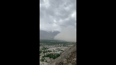 Duststorm approaching and high wind