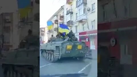 🇺🇦Graphic War18+🔥Flags & Tanks Rolling Thru Proud Ukraine City - Ukraine Armed Forces(ZSU) #Shorts