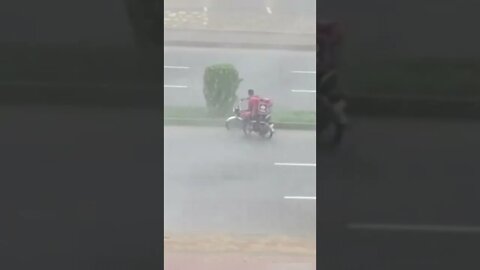 A delivery guy helplessly stuck in a Rainstorm | have mercy on delivery guys