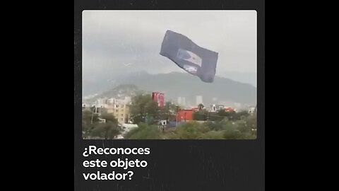 Lona publicitaria surca los cielos de Monterrey