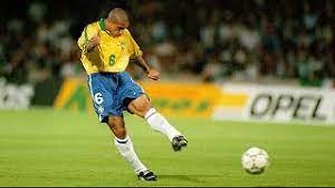 Roberto Carlos free kick 🔥 #football #brazilianGOAT