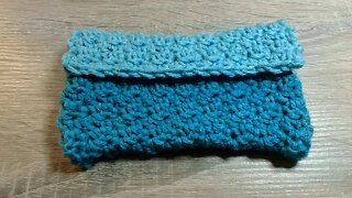 How to crochet a medium size change purse. Beginner friendly.