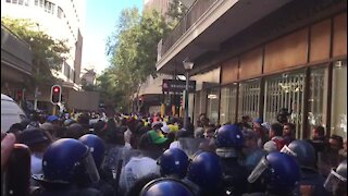 Cops hold back pro-Zuma students at #SONA2017 (YFY)