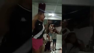 Mãe do Anderson Conceição vibrando com a vitória do Vasco - Volta Redonda 2x4 Vasco - 26/01/2022