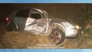 Teófilo Otoni: carro de passeio bate em motocicleta na contra mão.