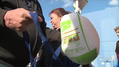 Hundreds get access to Thanksgiving food, medical and dental screenings through Operation Freebird