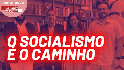 Enquanto UNE faz parceria com o IREE, AJR organiza a luta pelo socialismo | Momentos