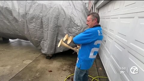 St. Clair Shores man blows 1915 tugboat horn after every Lions win