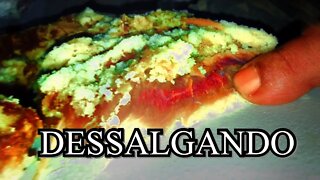 DESSALGANDO E DESFIANDO CARNE SECA