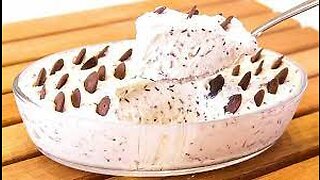 139-Moça gelada com leite condensando, creme de leite, leite em pó, chantilly, floco de chocolate