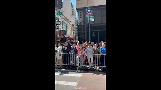 People Line The Streets Of New York For Big Trump !!!