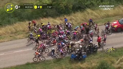 HUGE crash Tour de France Femmes