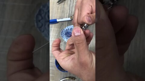 Orthodontic appliance (wire bending finger spring)