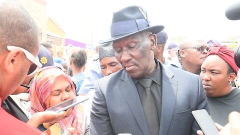 SOUTH AFRICA - Cape Town - Bheki Cele visit Ayesha Kelly's family (video) (UN2)