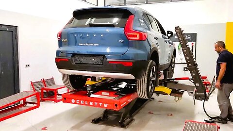 Volvo XC40 loading process on Celette Smart Rhone frame machine