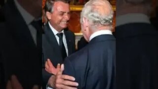 O encontro de Bolsonaro com rei Charles III no Palácio de Buckingham